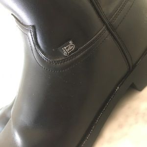 Authentic Justin basics bolts size 13ee. Excellent